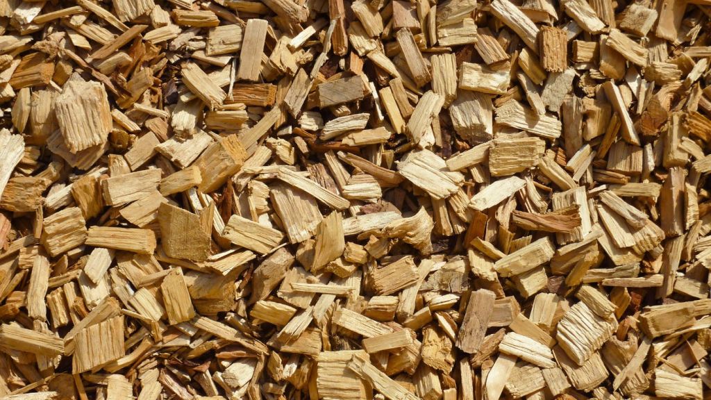What-Do-Tree-Surgeons-Do-with-Wood-Chippings